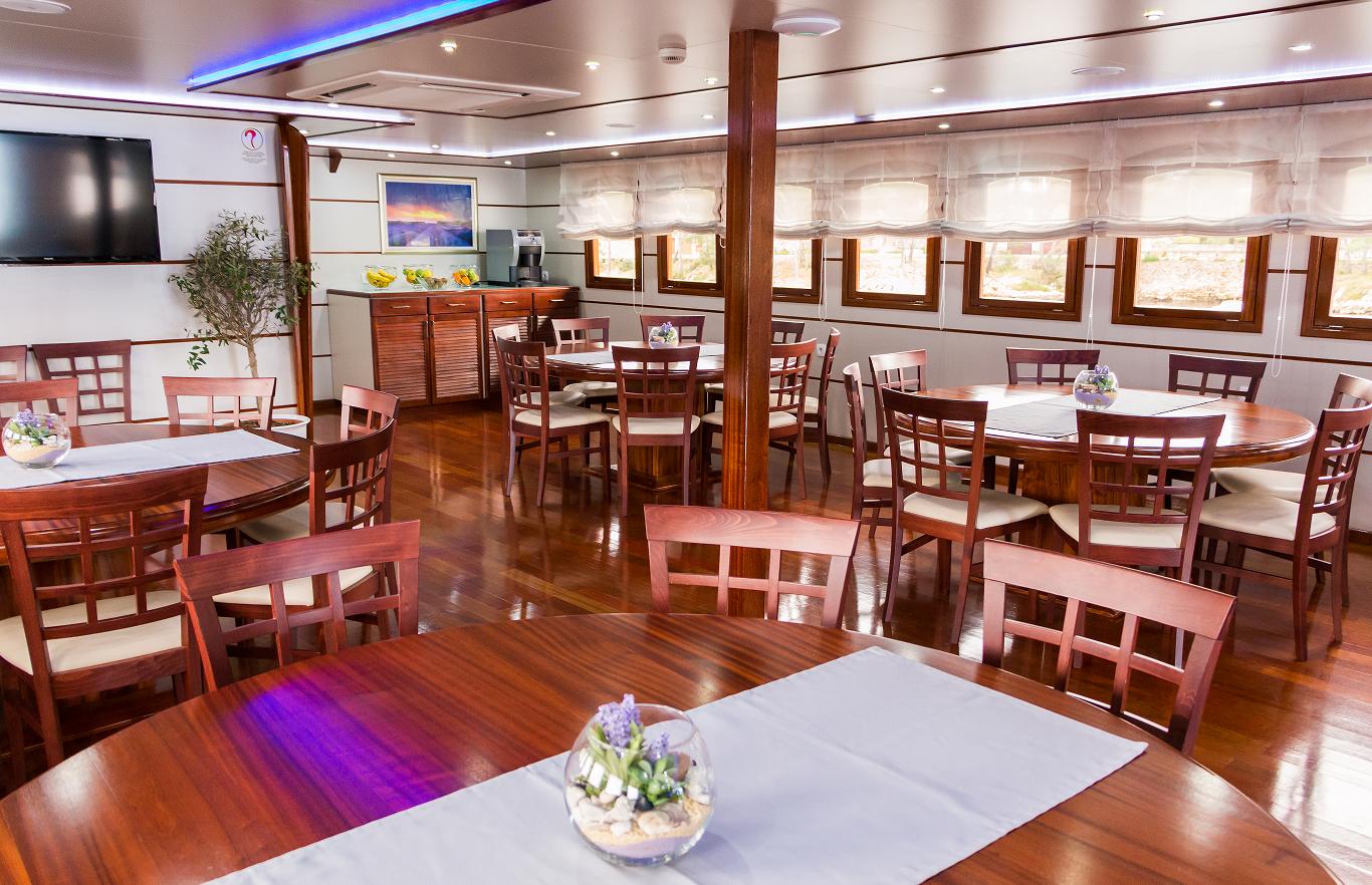 CRUCEROS CROACIA MS FUTURA CRUCEROS COSTA DALMATA CRUCEROS EN YATE CROACIA CHARTER CROACIA CRUCEROS DUBROVNIK CRUCEROS SPLIT